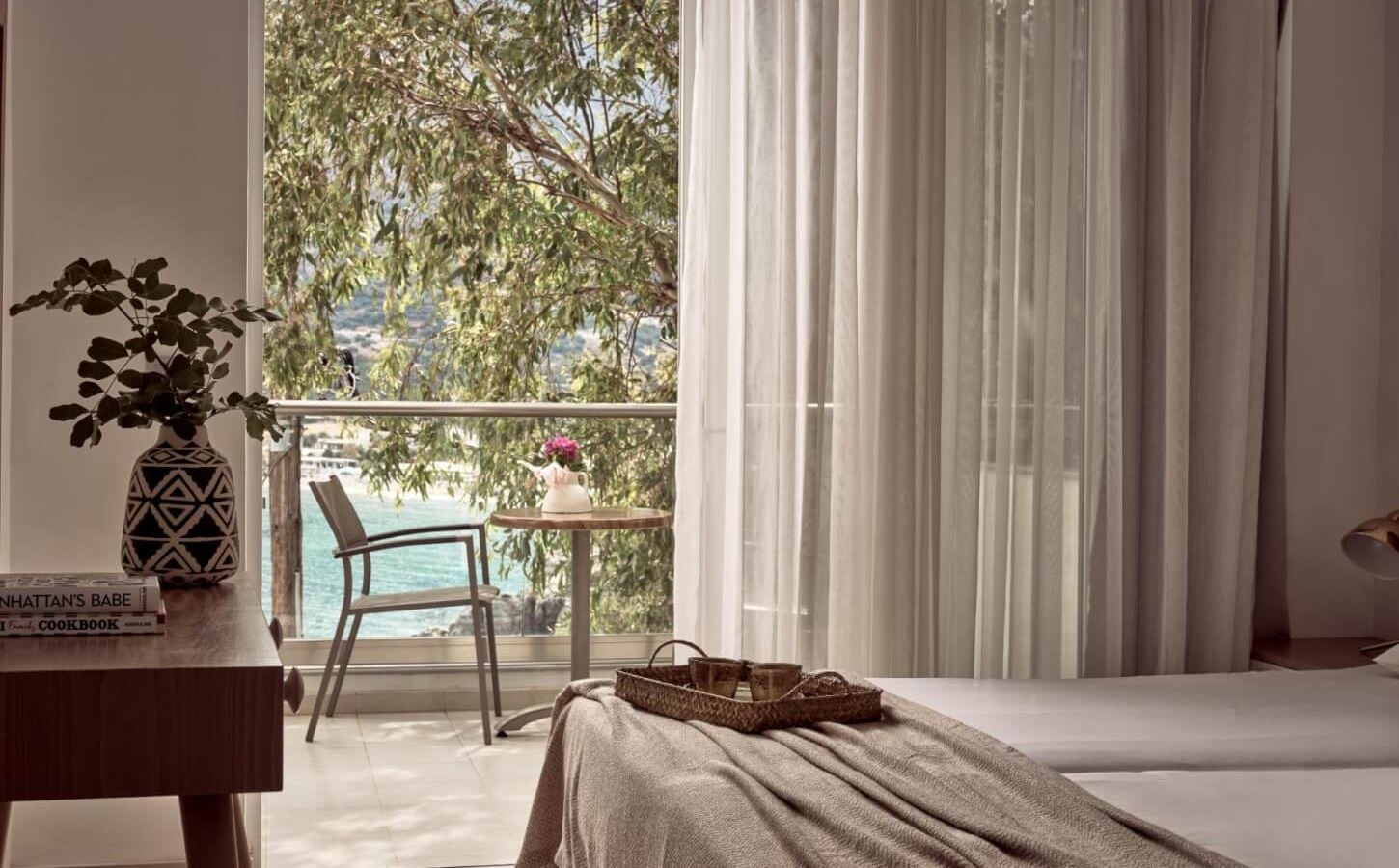 rooms-apartment-deluxe-sea-view-balcony-or-terrace