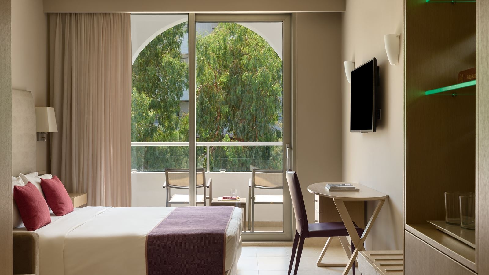 rooms-triple-room-balcony-or-terrace