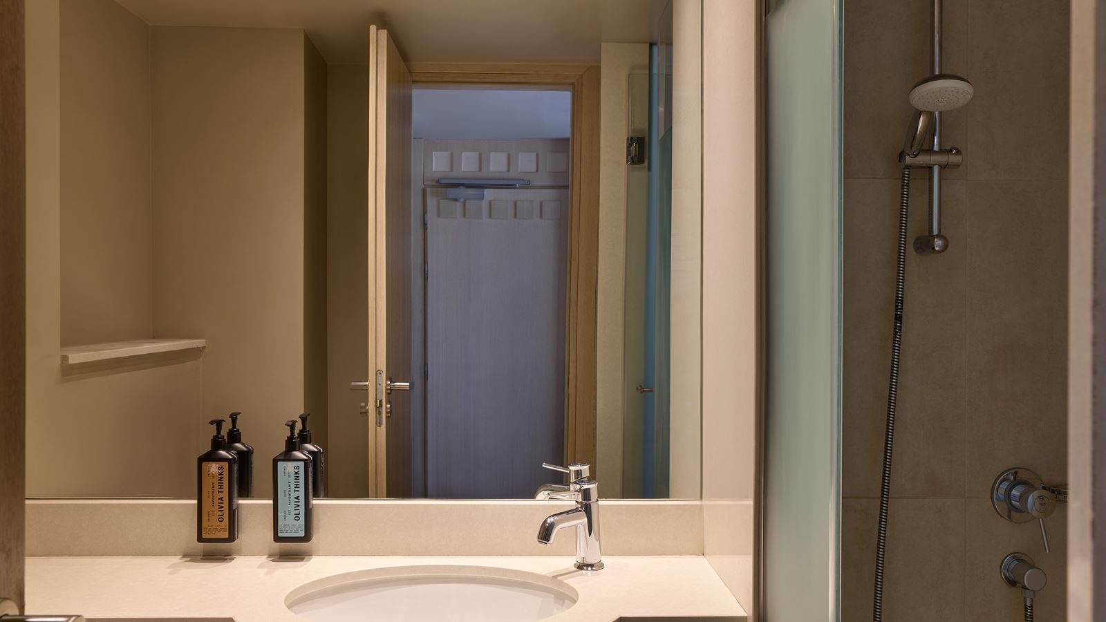 rooms-triple-room-balcony-or-terrace