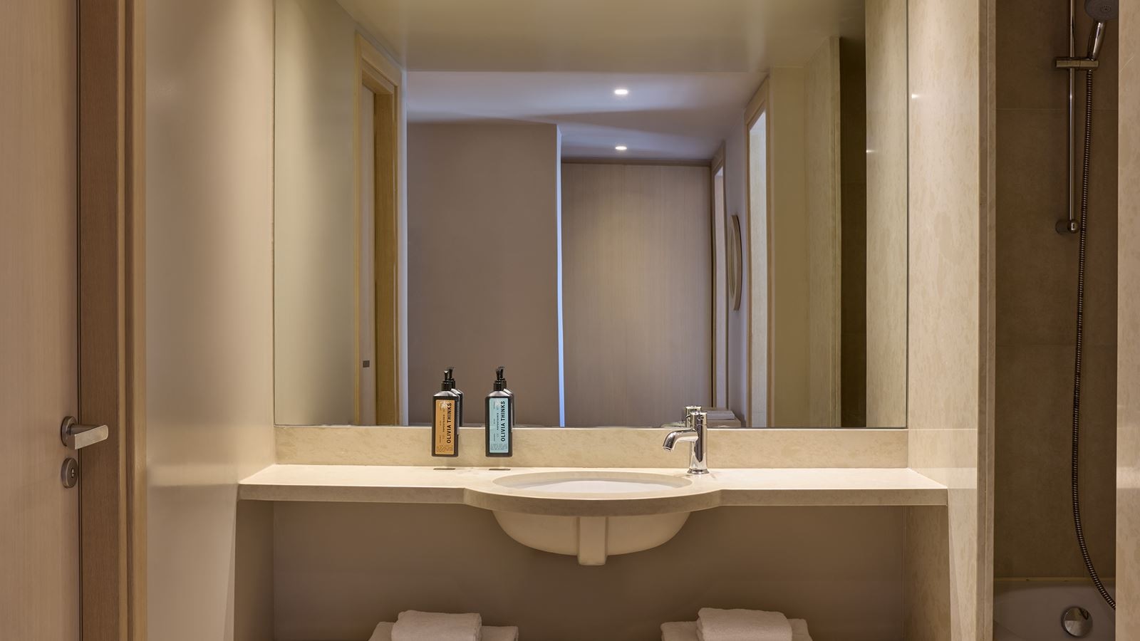 rooms-family-room