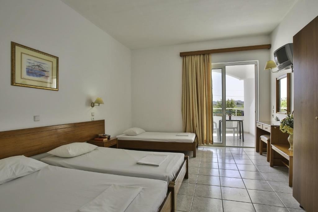 rooms-double-room-pool-view-balcony