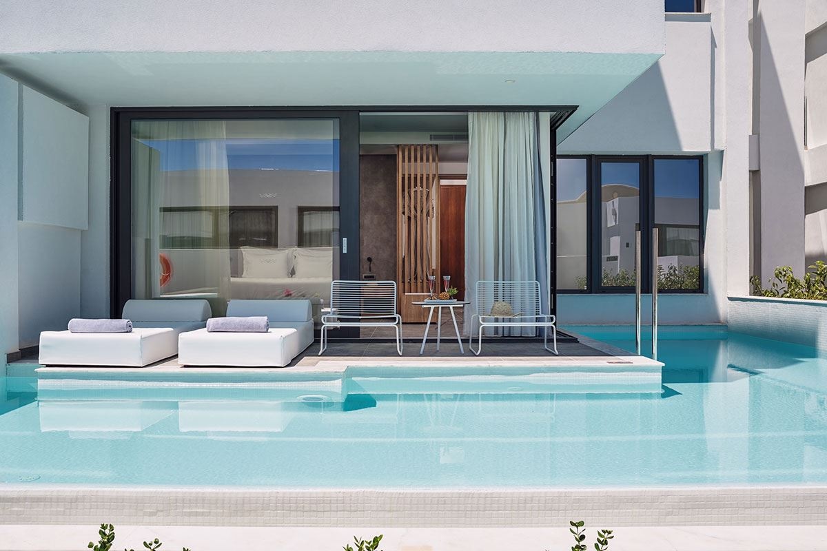 rooms-deluxe-junior-suite-private-pool-garden-view