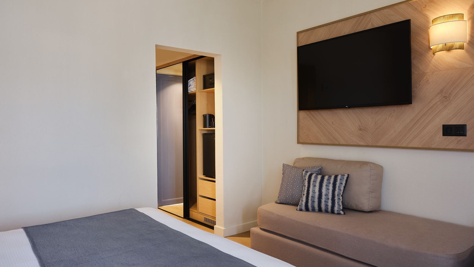 rooms-quadruple-inland-view