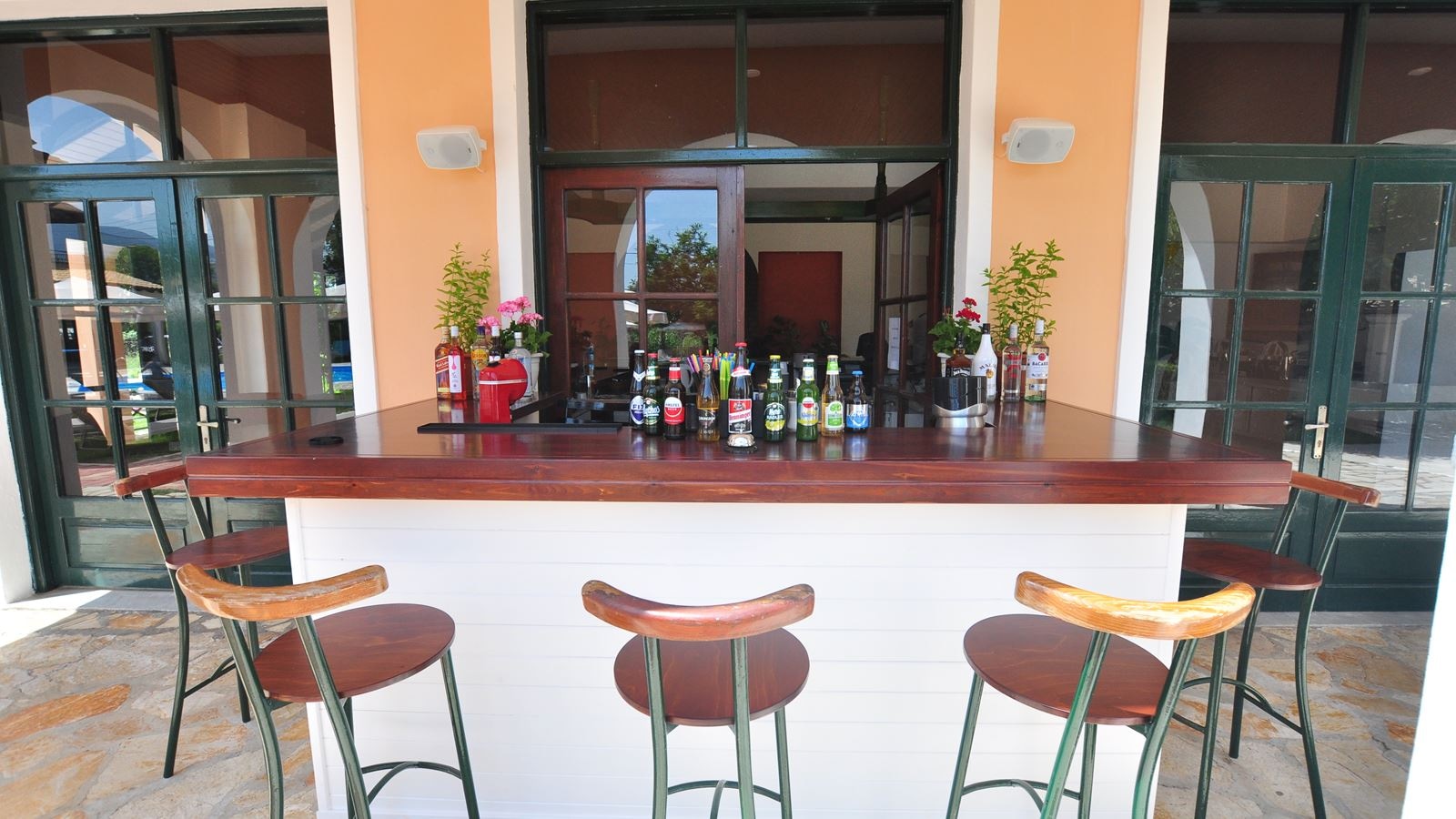 bars-the-garden
