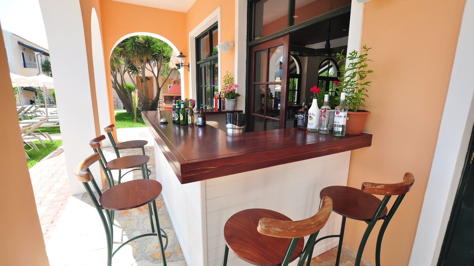 bars-the-garden