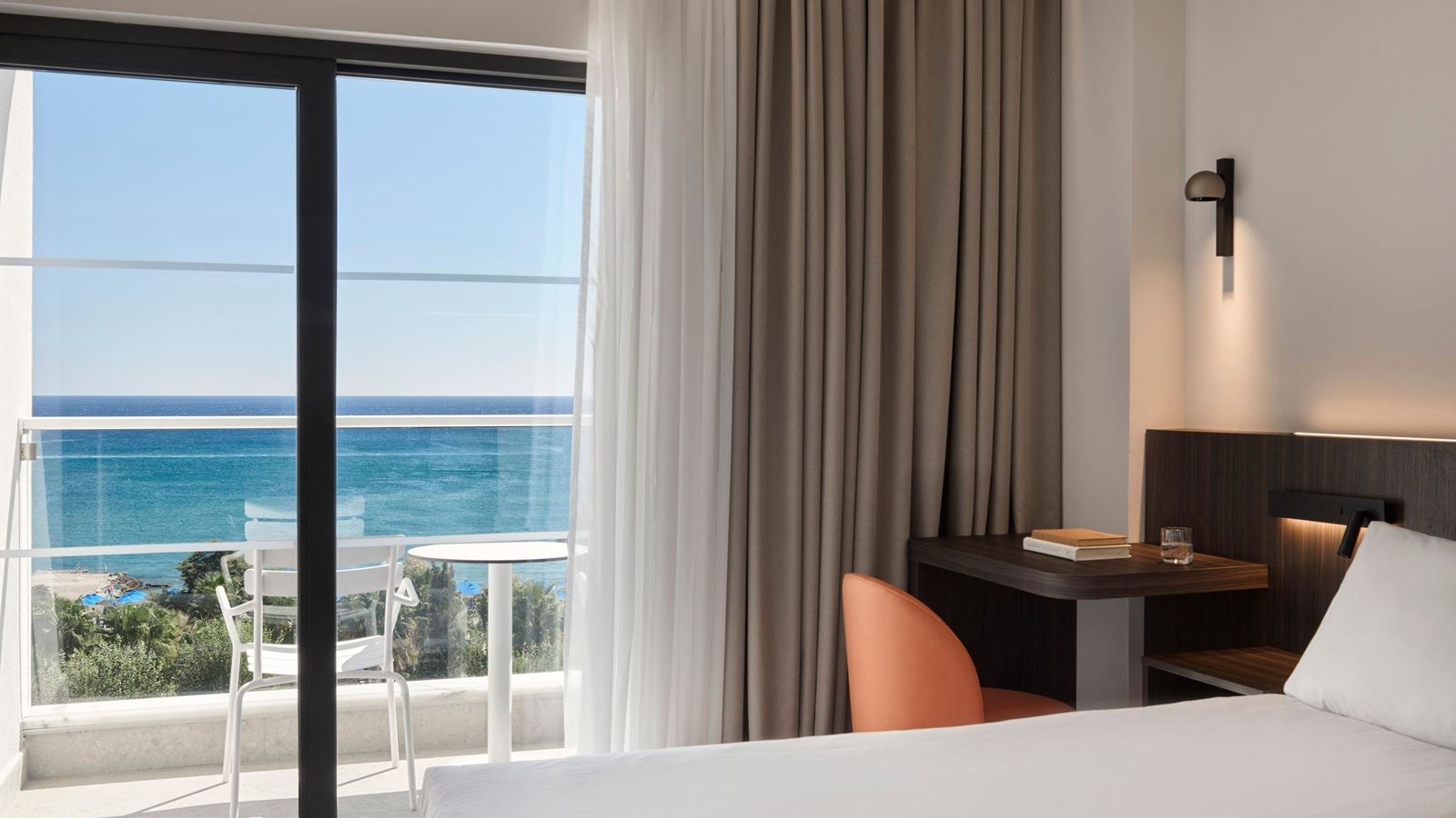 rooms-twin-room-sea-view-balcony