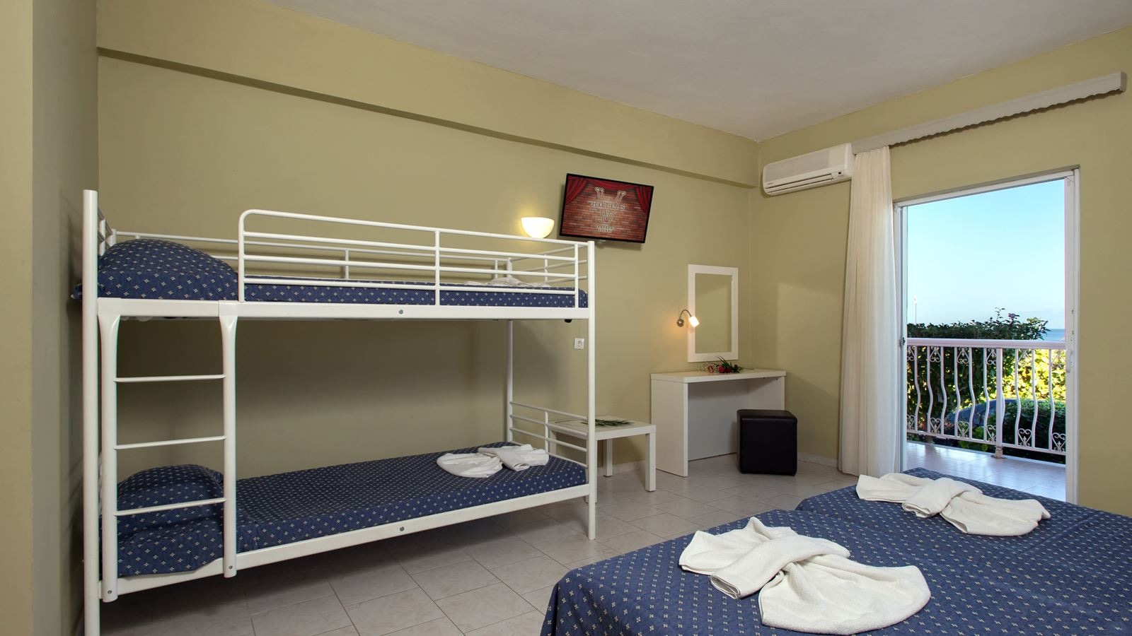 rooms-family-room