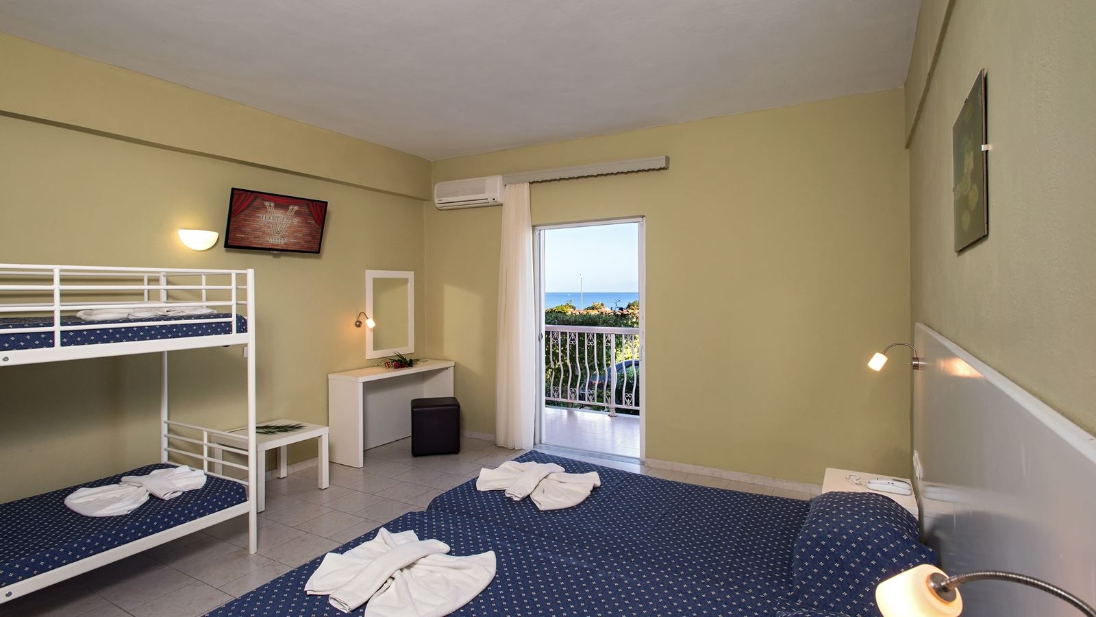 rooms-family-room