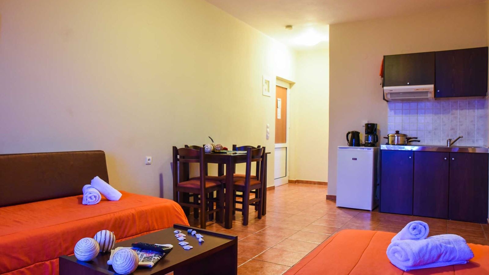 rooms-1-bedroom-apartment-garden-view