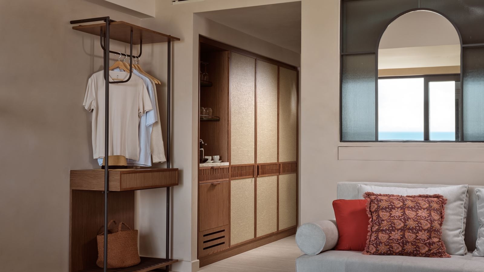 rooms-deluxe-junior-suite-sea-front