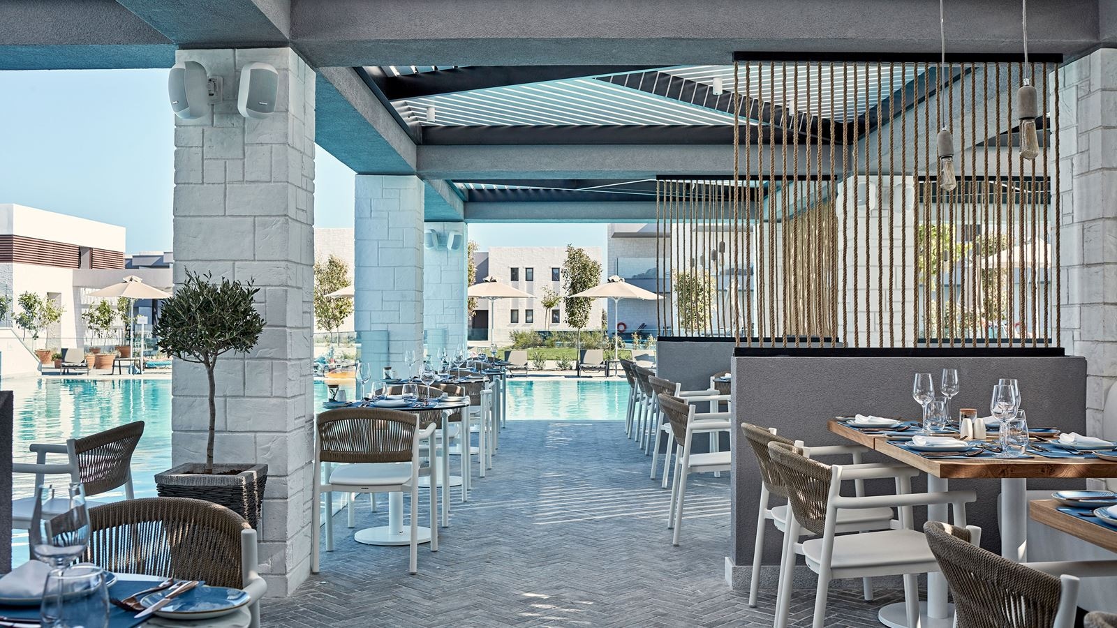 restaurants-kuzina-pool-bar