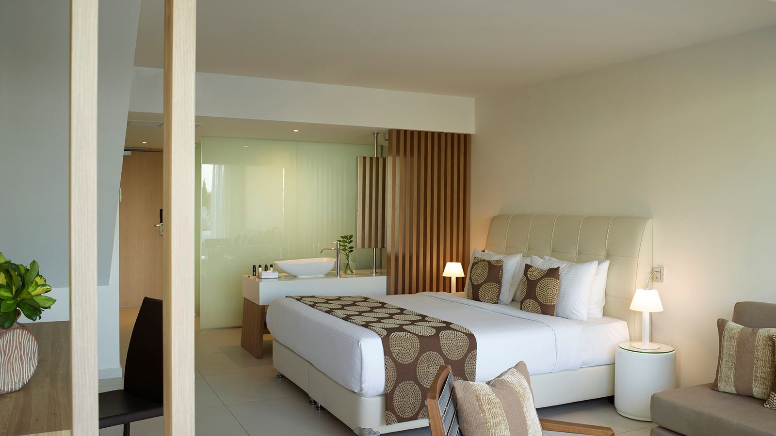 rooms-premium-swim-up-double-room-with-garden-view