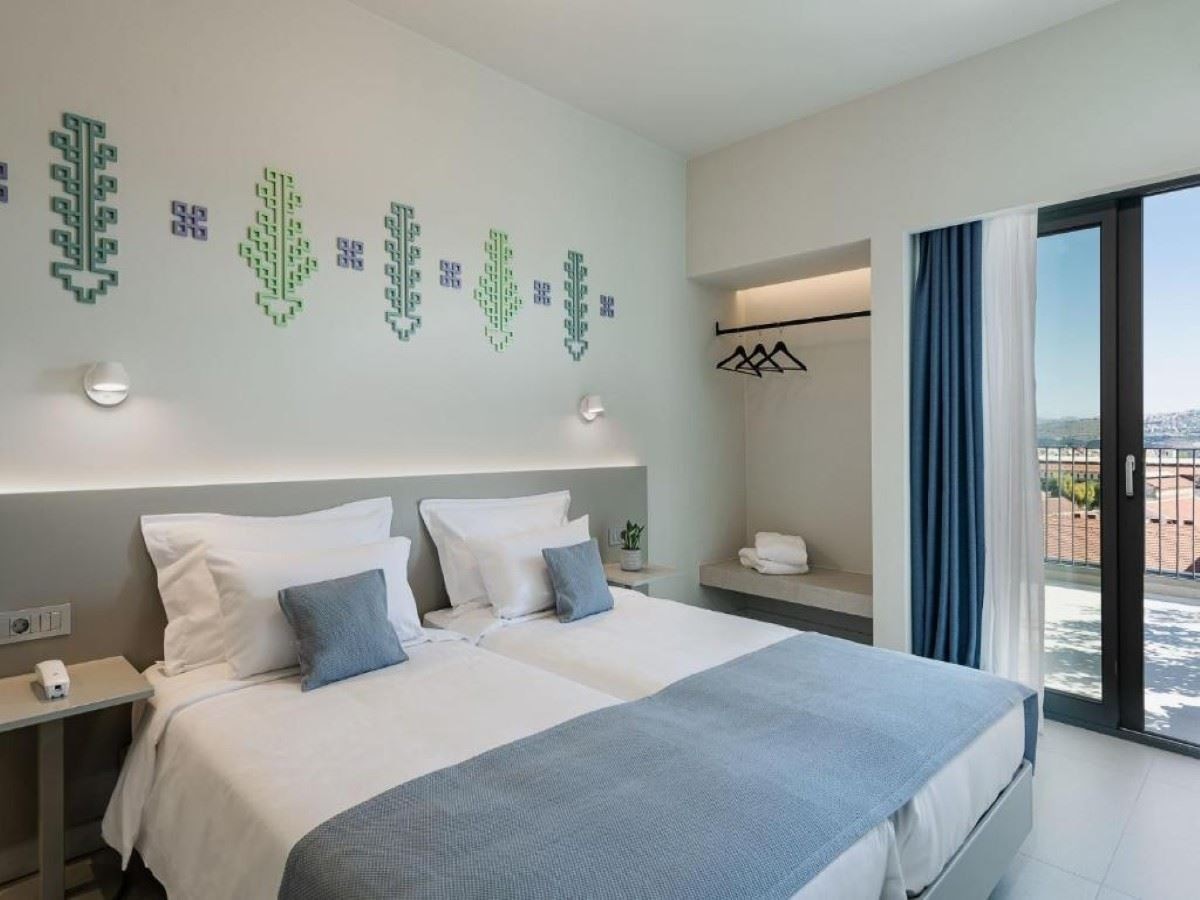 rooms-room-double-cityview-balcony