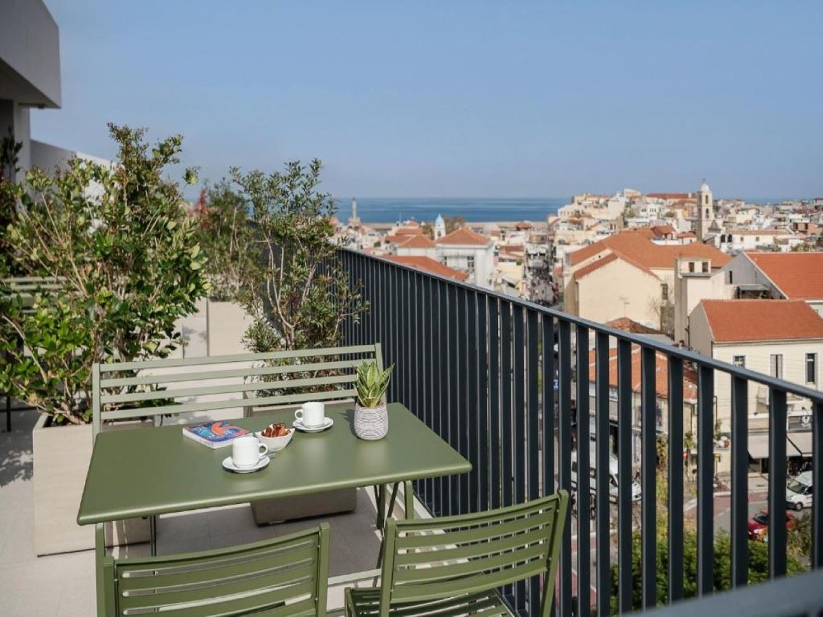 rooms-room-superior-double-cityview-balcony