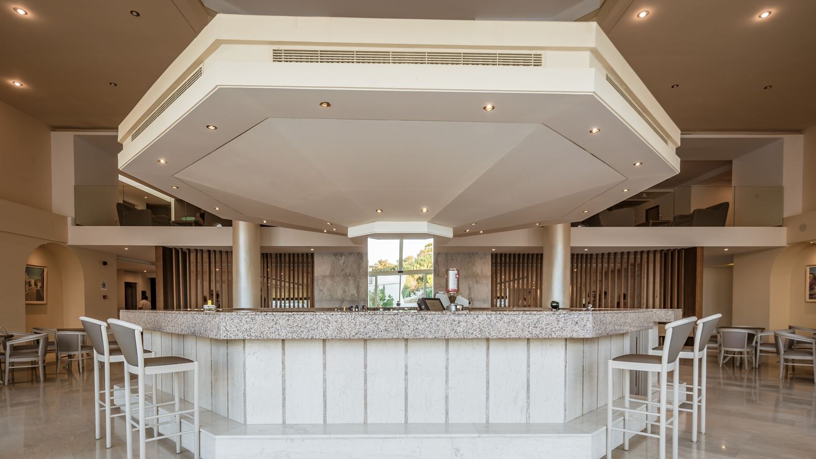bars-main-bar
