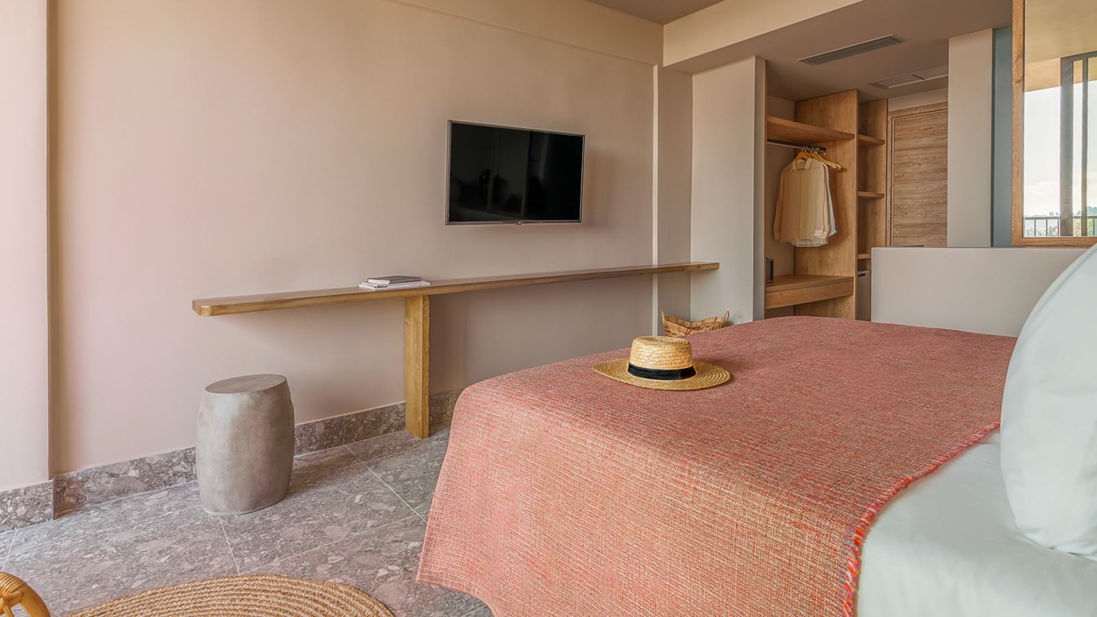 rooms-double-room-pool-view
