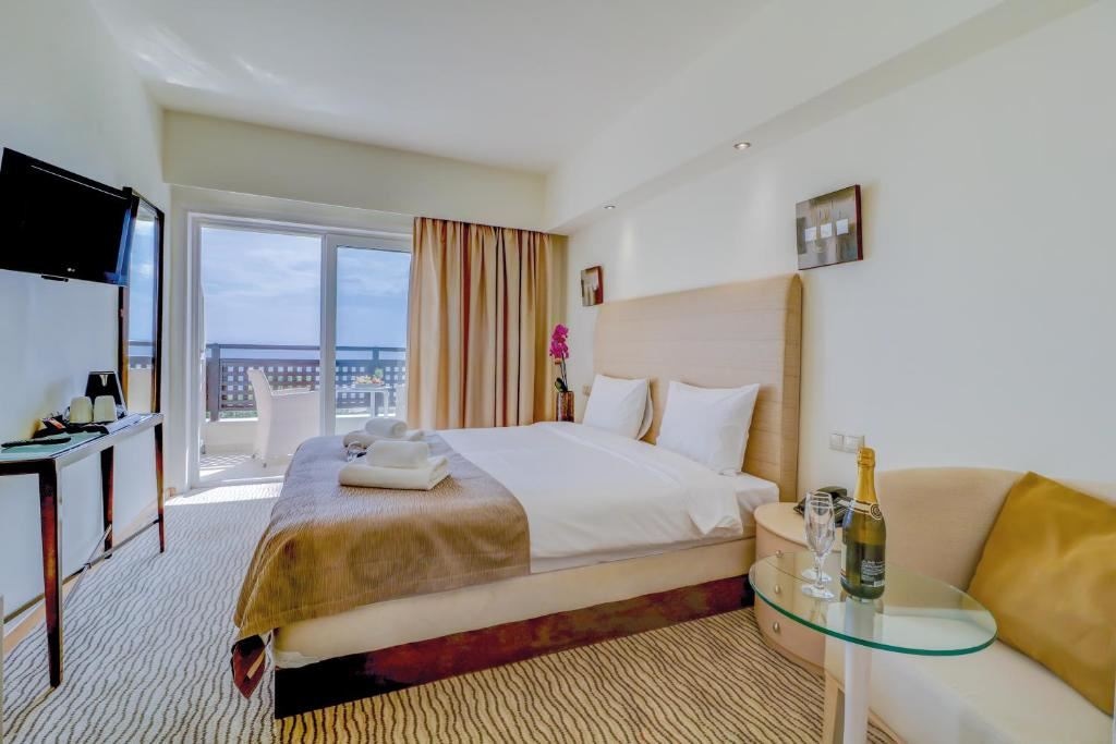 rooms-two-bedroom-family-room