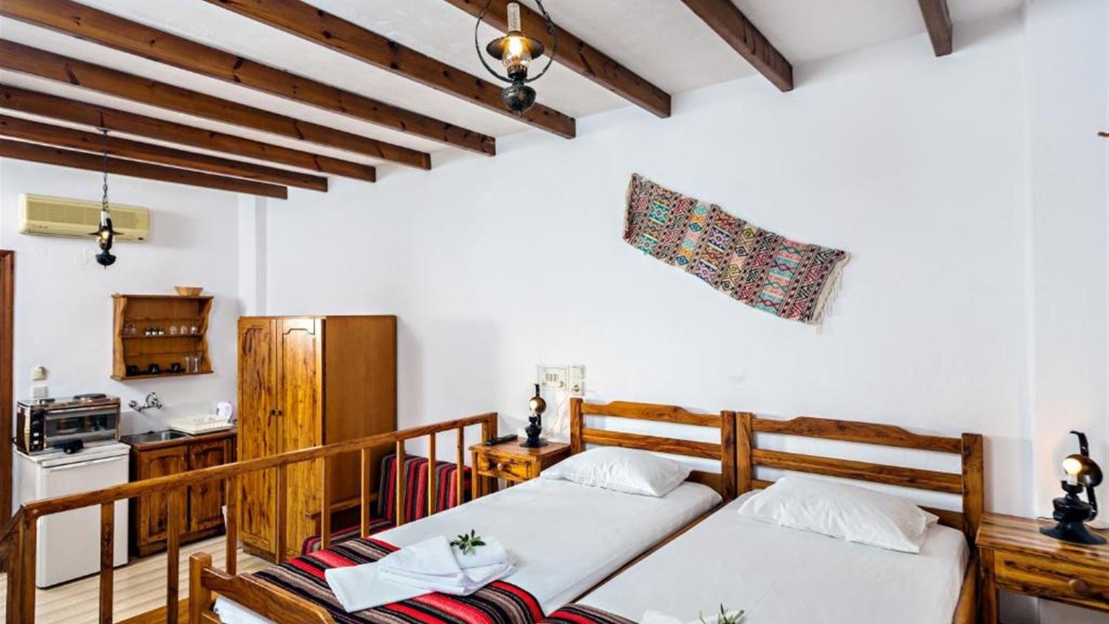 rooms-studio-side-sea-view-2-pax