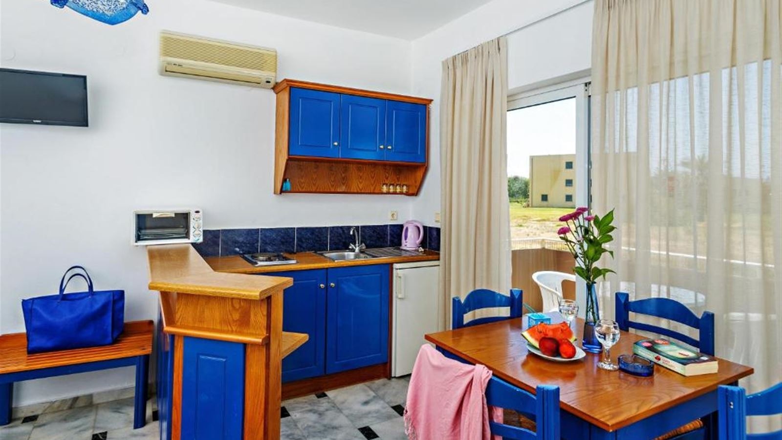 rooms-apartment-1-bedroom-sea-view-4-pax