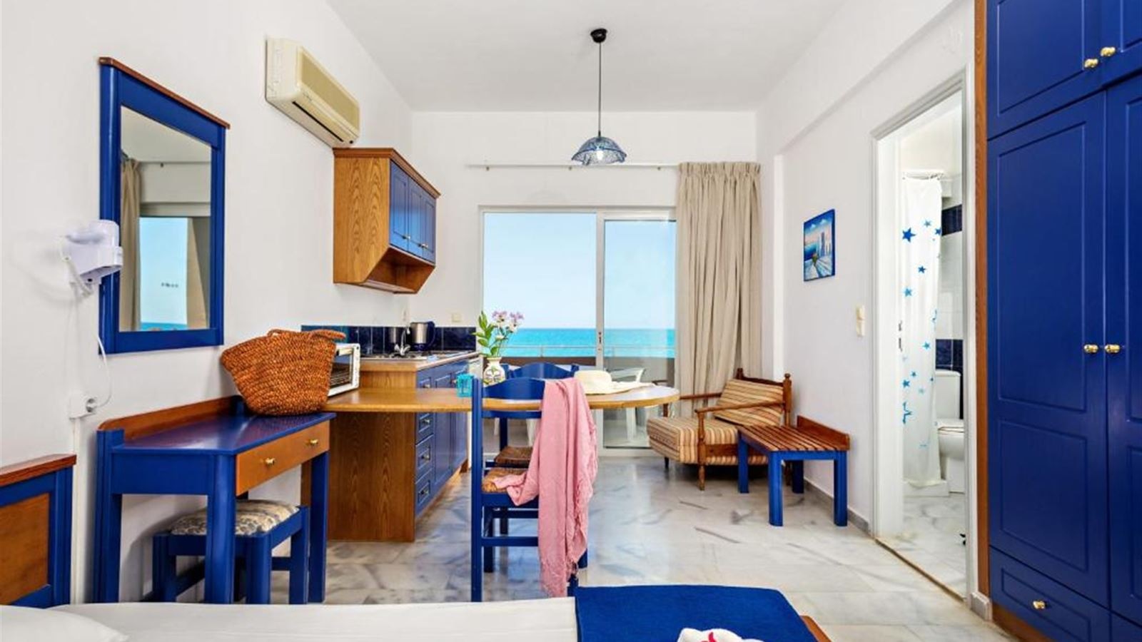 rooms-apartment-side-sea-view-4-pax