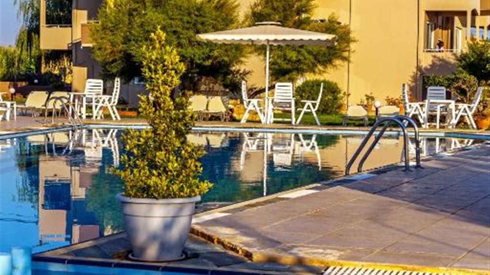 pools-outdoor-pool