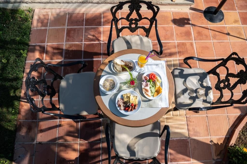 restaurants-restaurants