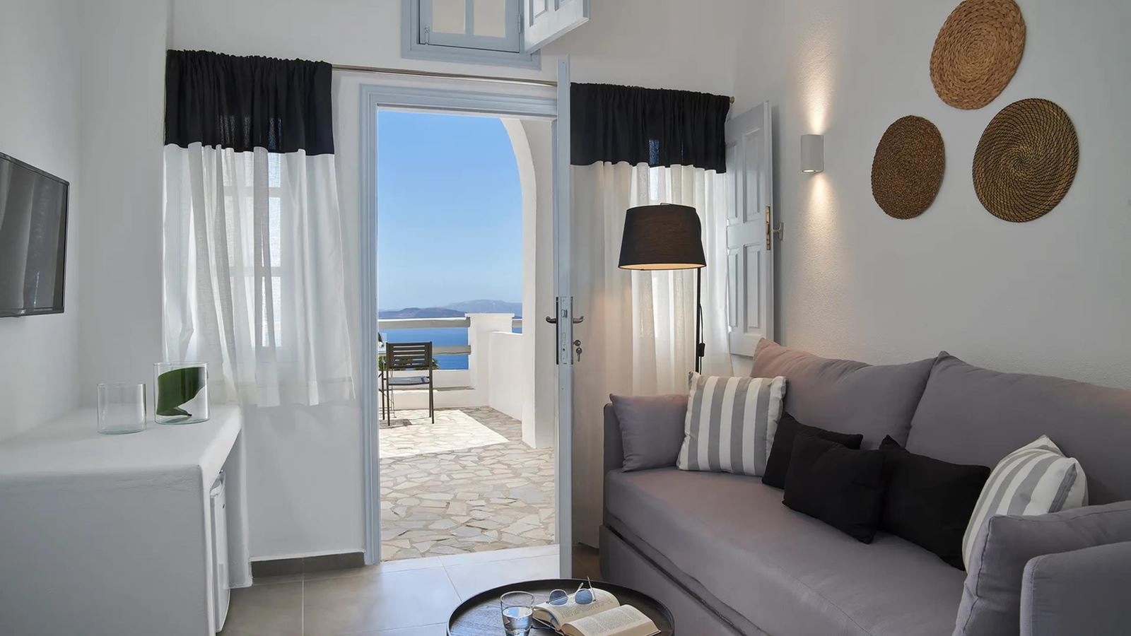rooms-superior-room-with-caldera-view