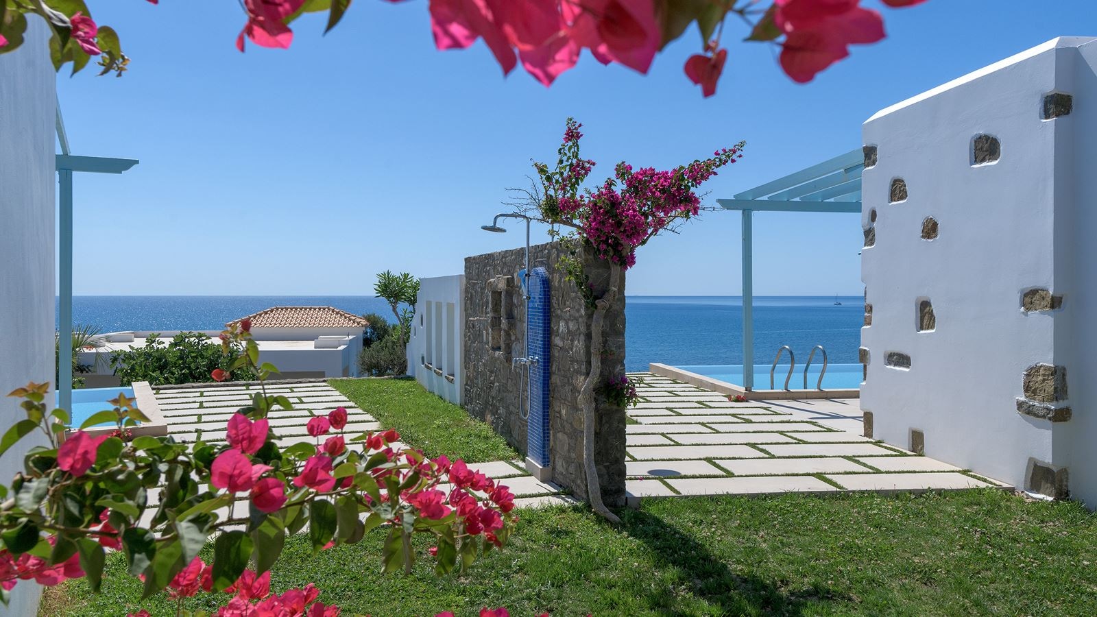 rooms-prestige-family-bungalow-sv-with-pool--signature-collection
