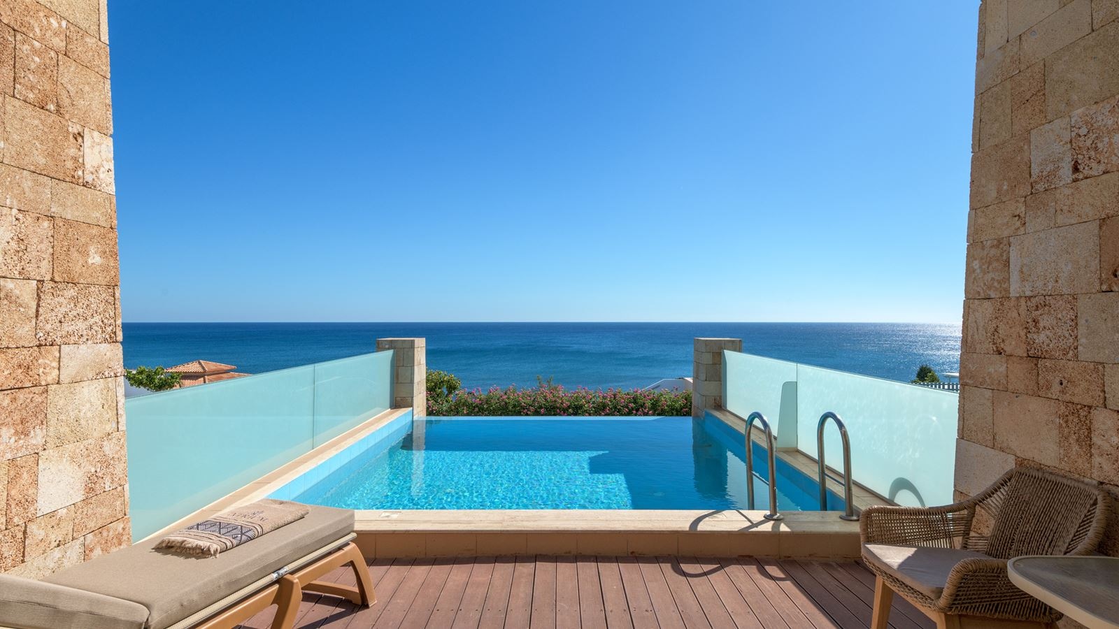 rooms-deluxe-single-room-sea-view-privatepool