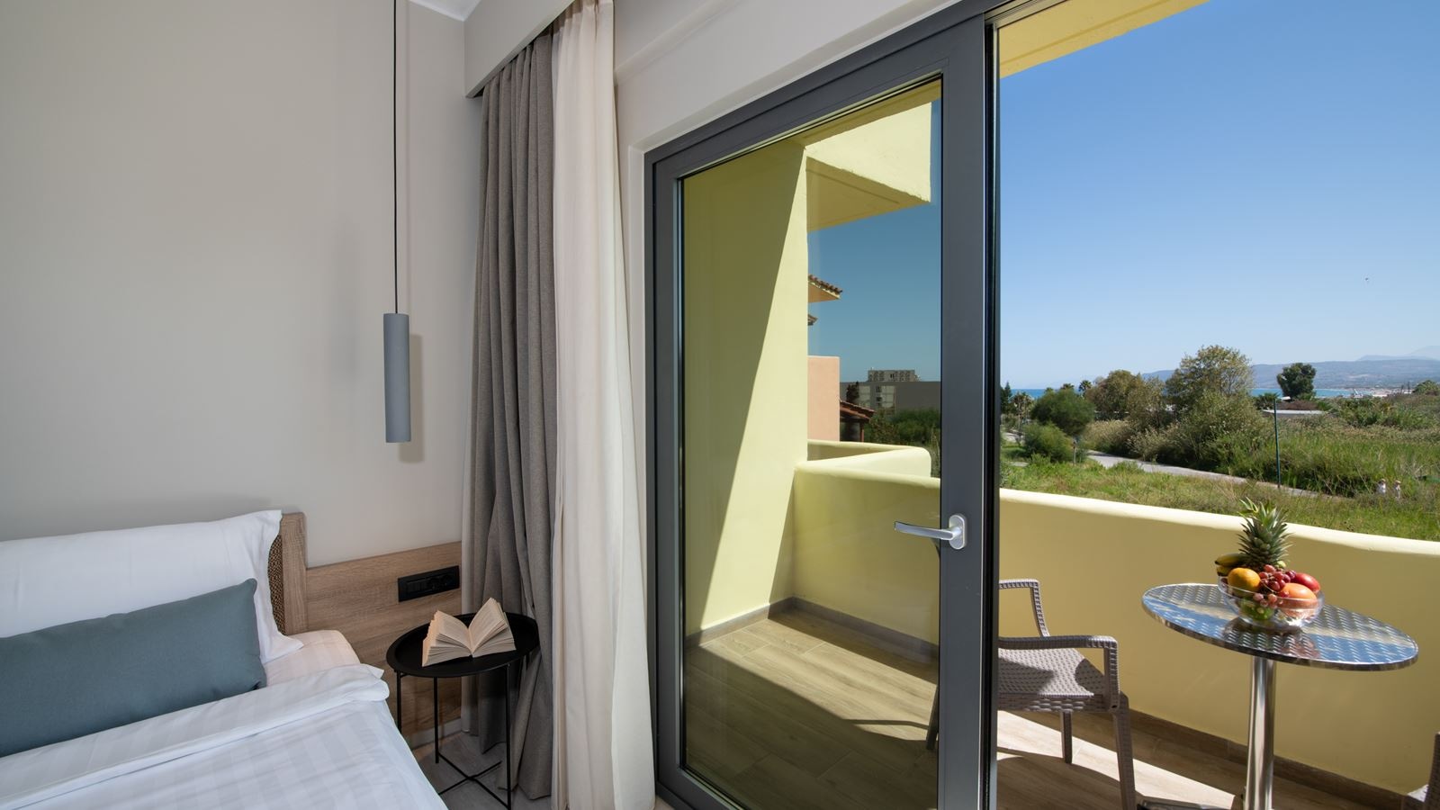 rooms-double-pool-view