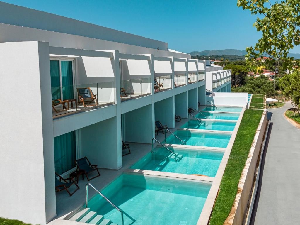 rooms-deluxe-twindouble-with-full-sea-view-and-private-pool