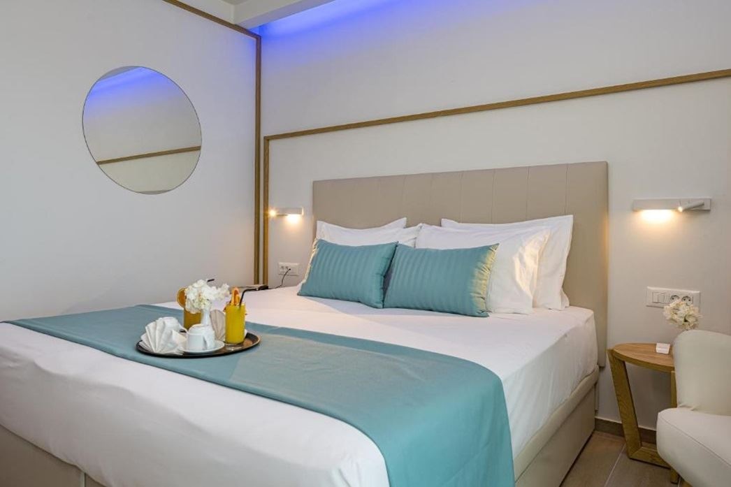 rooms-deluxe-twindouble-with-full-sea-view-and-private-pool