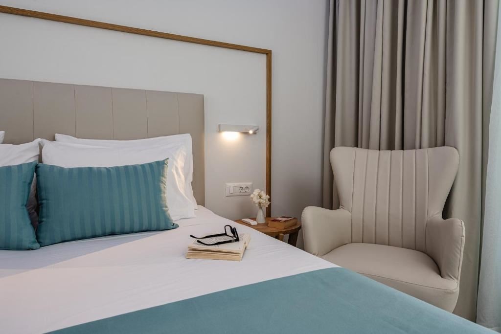 rooms-deluxe-twindouble-room-with-sharing-pool-and-pool-view