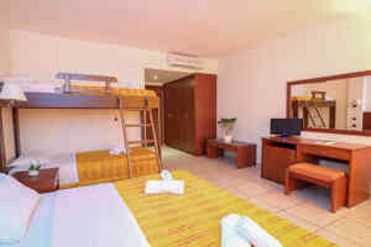 rooms-family-room