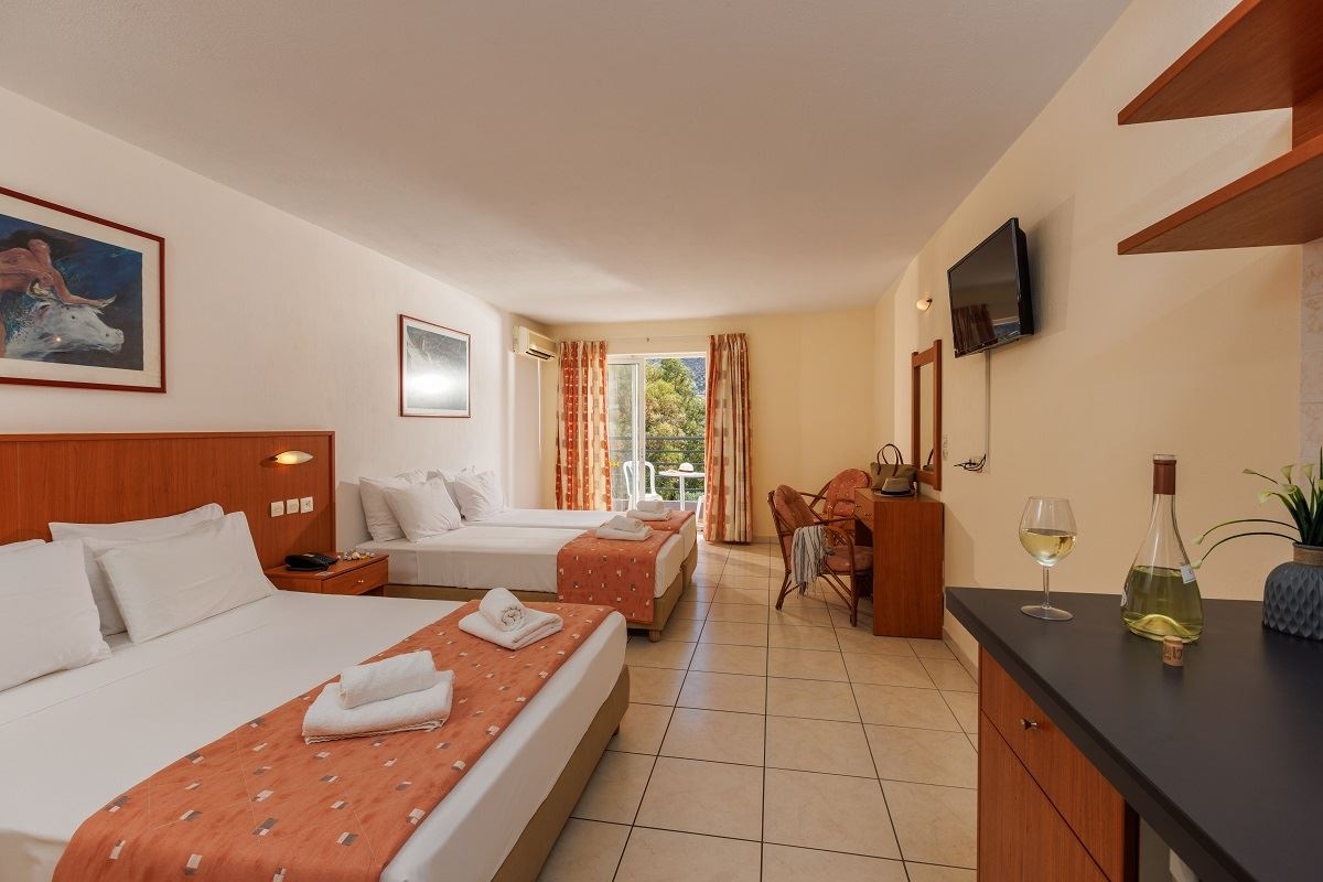 rooms-superior-quadruple-family-room-open-plan
