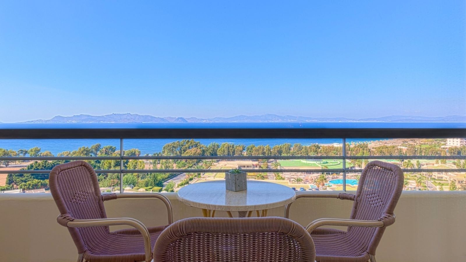 rooms-renovated-junior-suite-sea-view