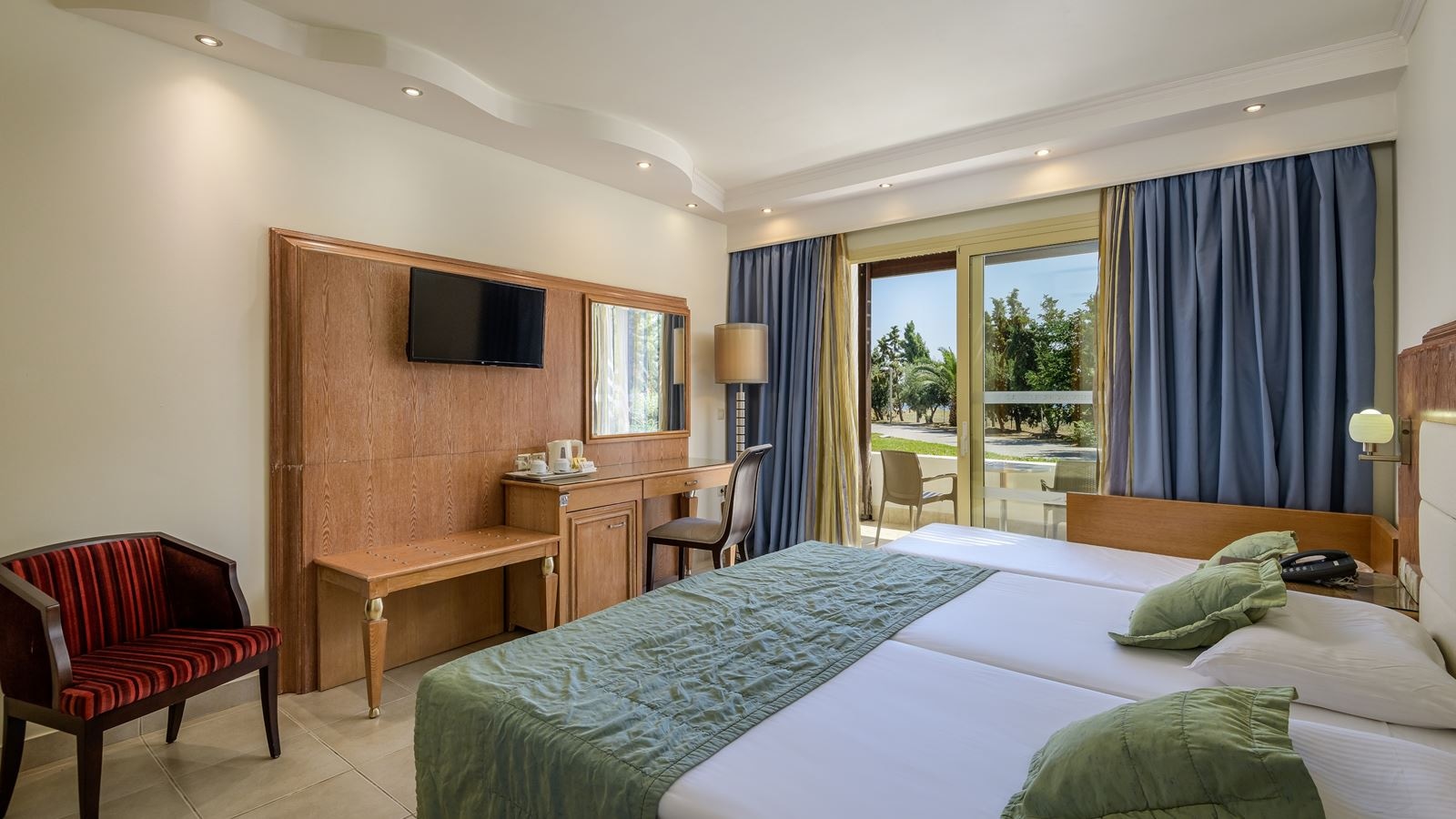 rooms-superior-room