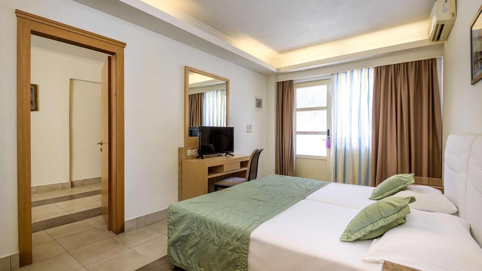 rooms-family-room