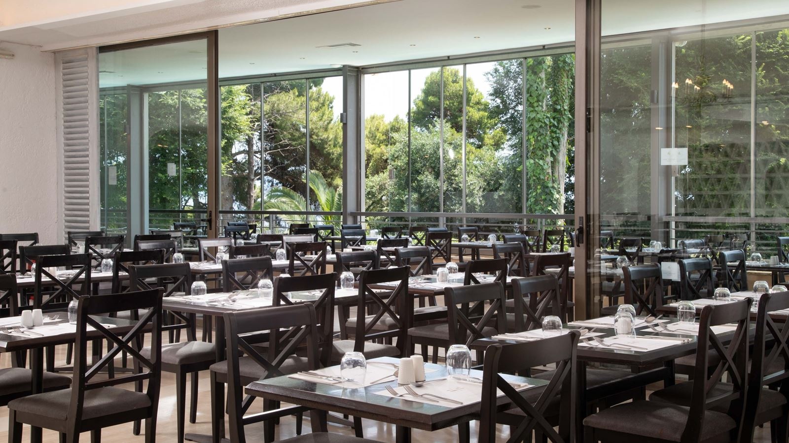 restaurants-eptanissa-main-restaurant