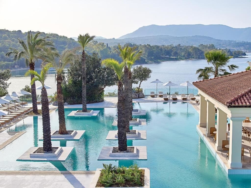 bars-il-melograno-pool-bar