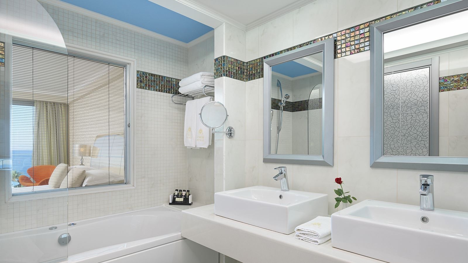 rooms-deluxe-single-sideseaview-with-balcony