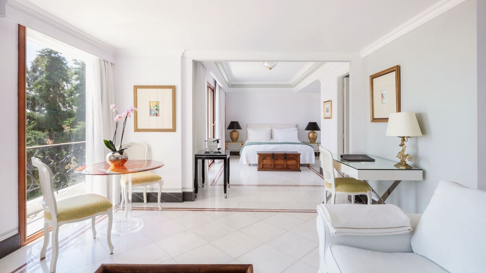 rooms-danai-suite