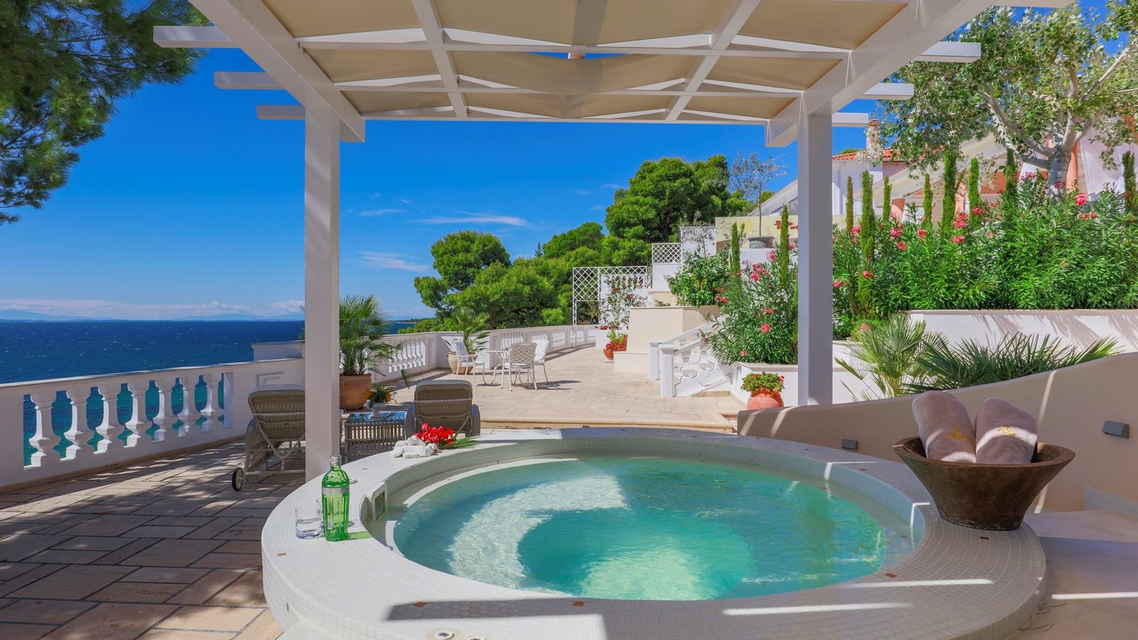 rooms-white-villa
