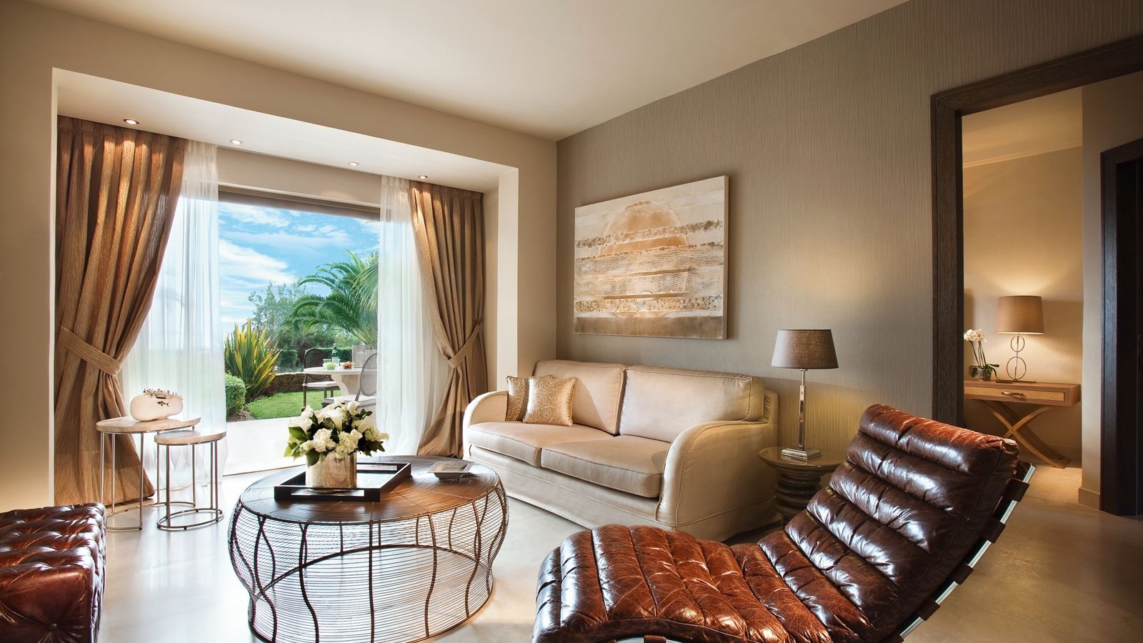 rooms-two-bedroom-deluxe-family-suite-marina-front