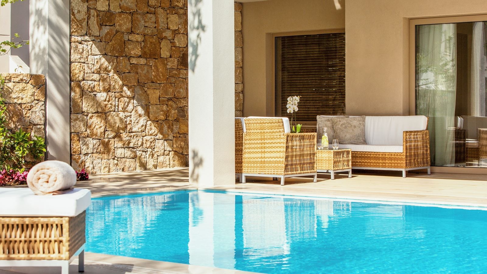 rooms-three-bedroom-deluxe-suite-private-pool