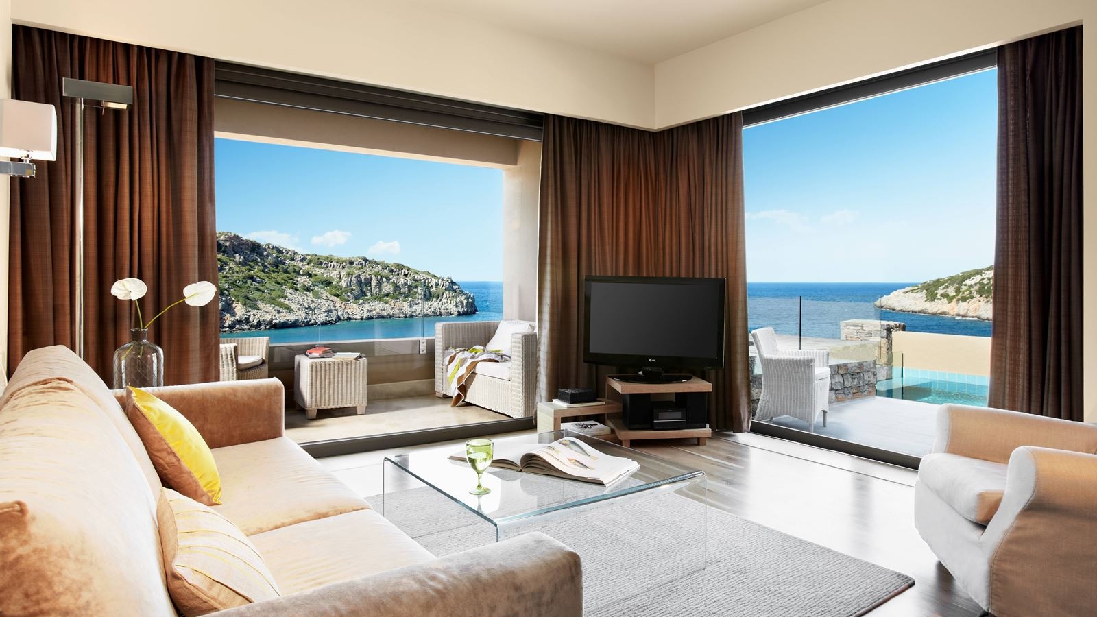 rooms-one-bedroom-waterfront-villa-sea-view-with-private-pool