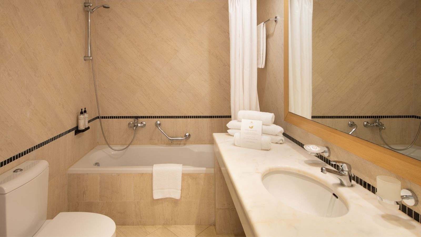 rooms-superior-maisonette-sharing-pool