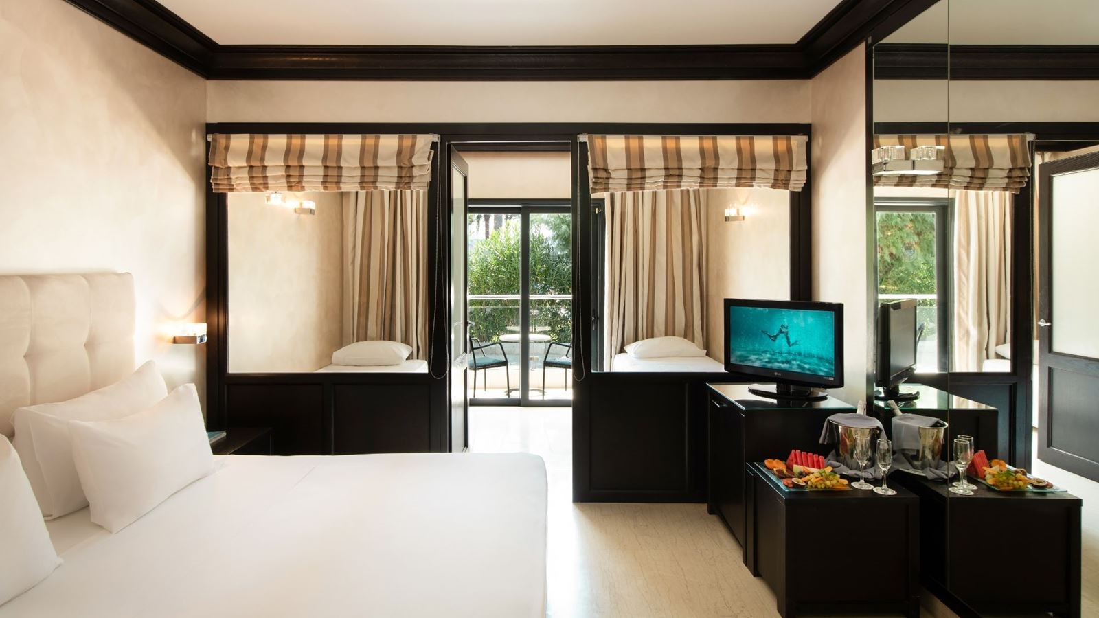 rooms-family-land-view