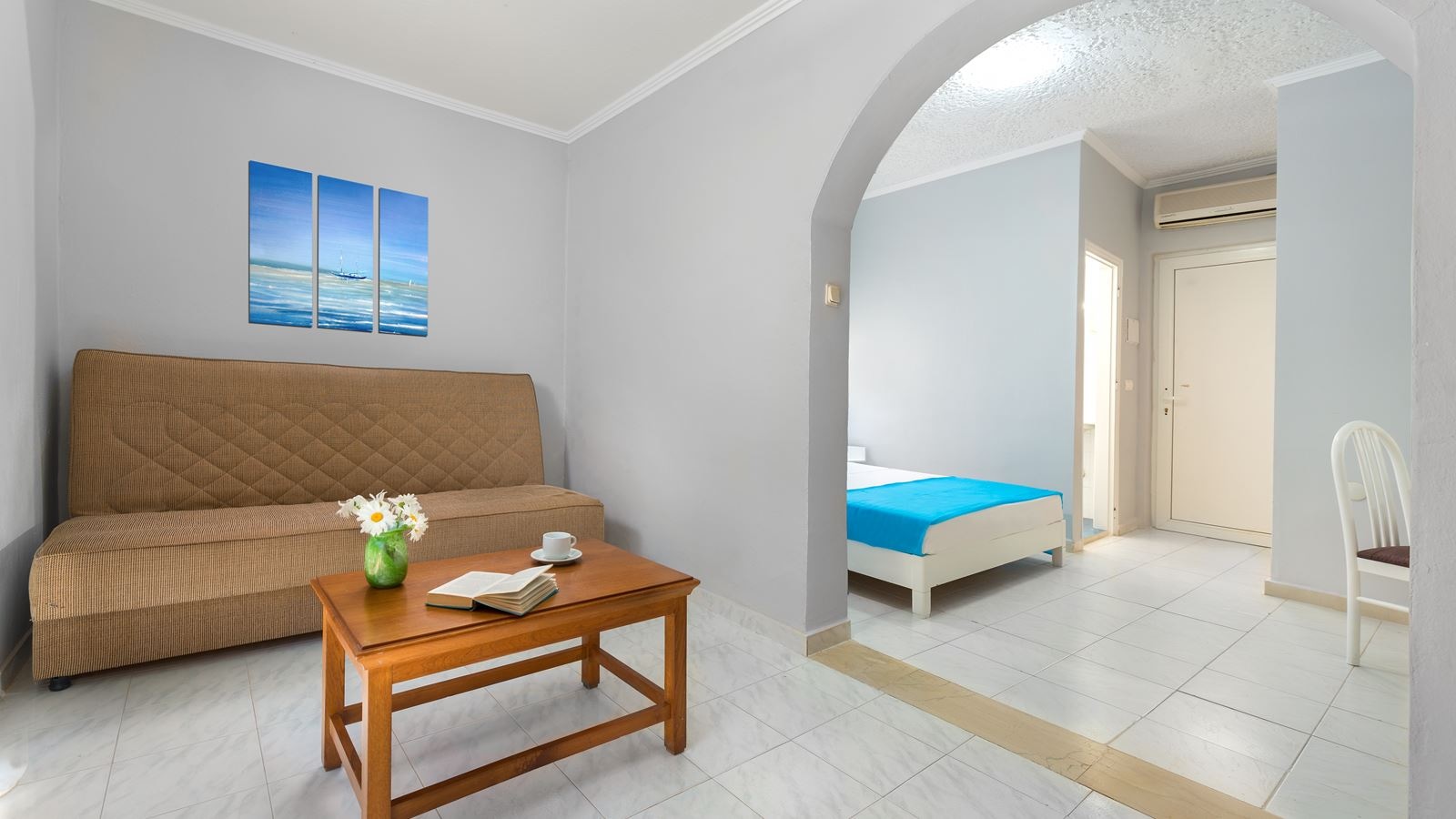 rooms-family-room-1-bedroom-balcony-or-terrace