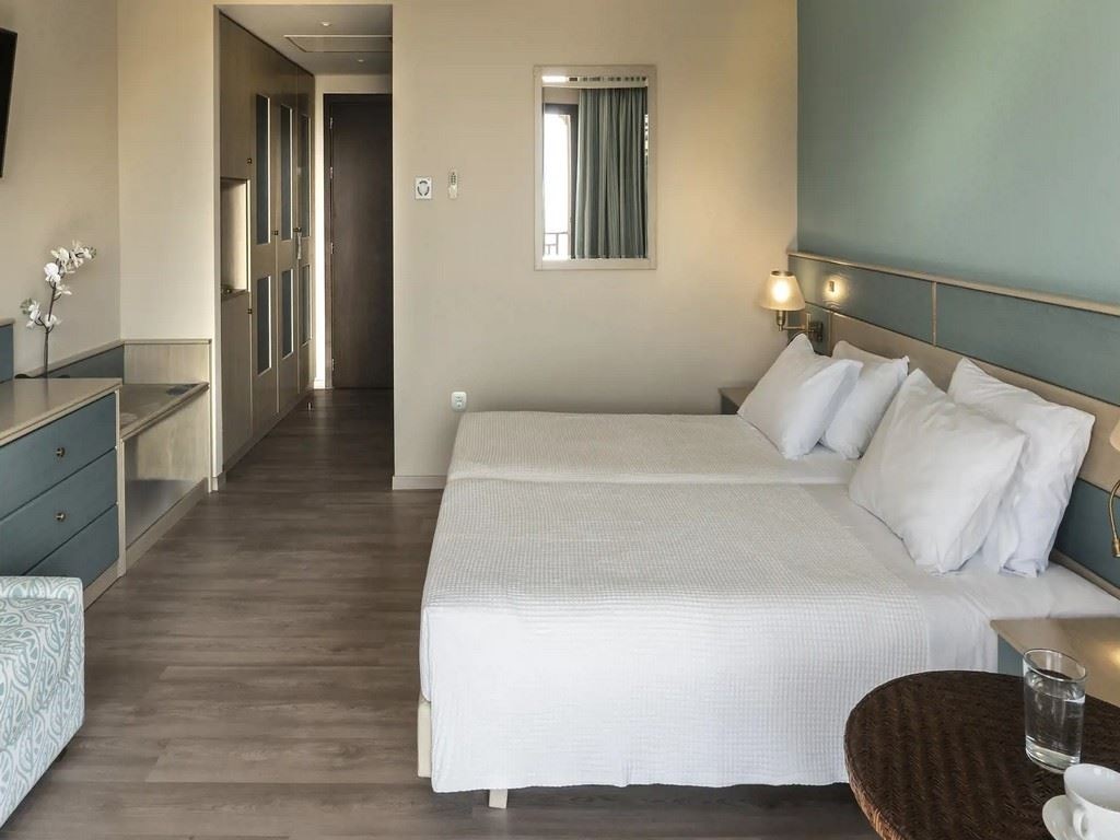 rooms-room-mainbuilding-double-gardenview-balcony-or-terrace